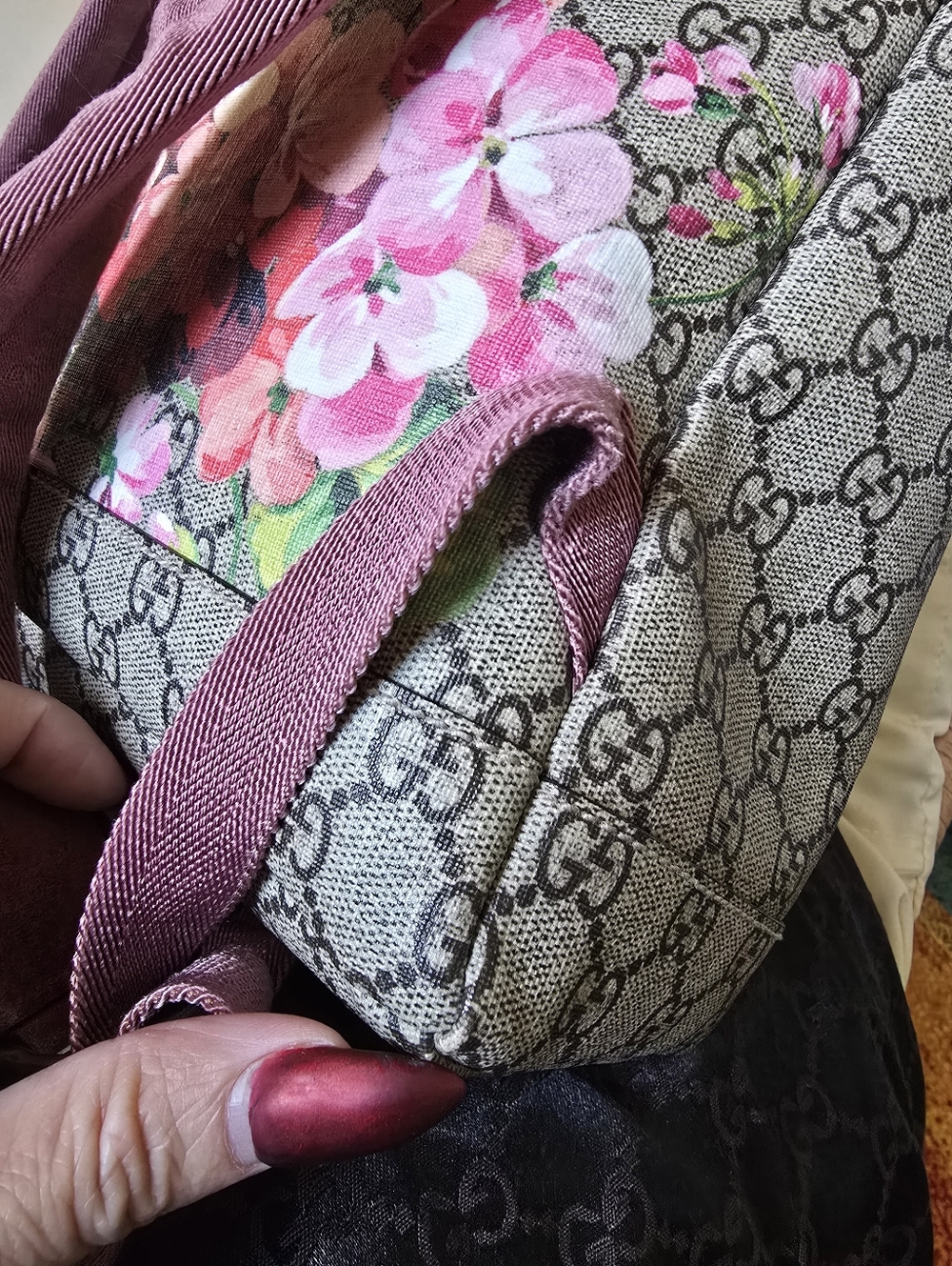 Authentic Gucci Brown GG Supreme Floral Canvas Backpack with Pink Interior - Picture 5 of 16